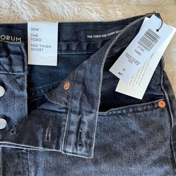 Brand new Aritzia Denim Forum Yoko Mid Thigh jean shorts in black - Picture 3 of 3